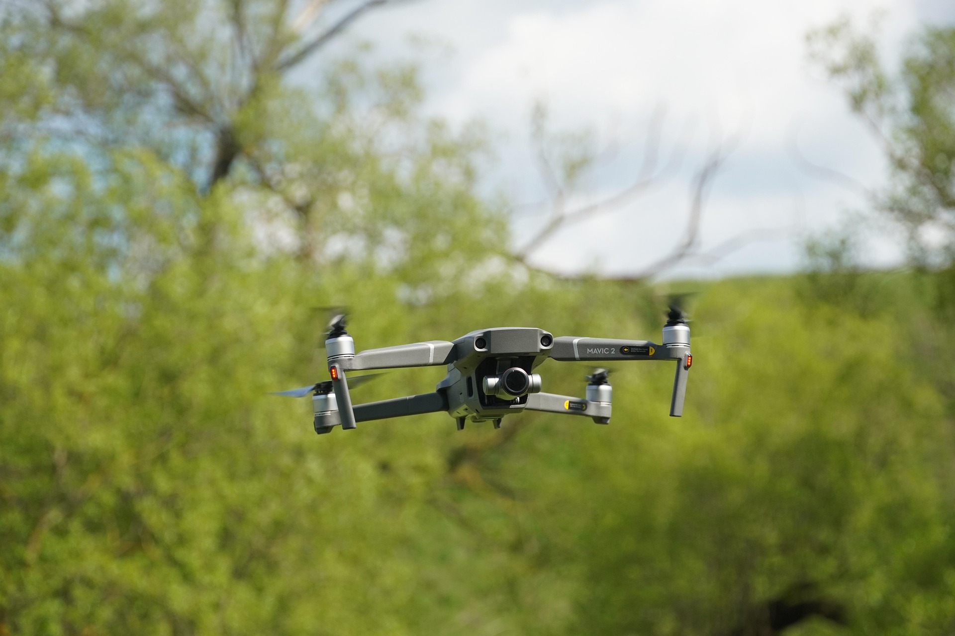 Dron monitoreando un cultivo